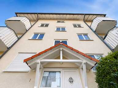 Miete: 3-Zimmerwohnung im DG in Talheim mit Einbauküche und Balkon